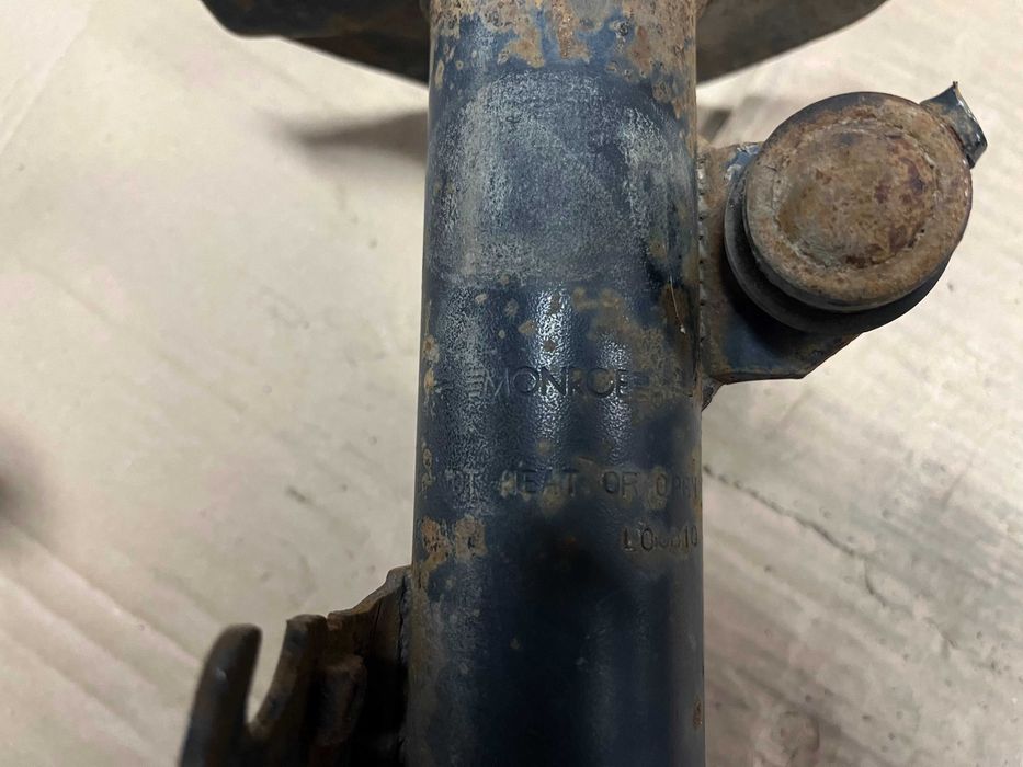 Предни амортисьори за Toyota Corolla Verso 2003 г.