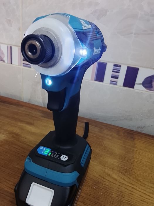 Autofiletanta impact Makita DTD171 cu baterie de 6A. Produs NOU