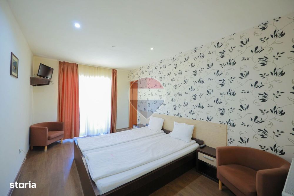 Pensiune cu restaurant, piscină, teren de 4.433 mp - Hidișelul de Sus