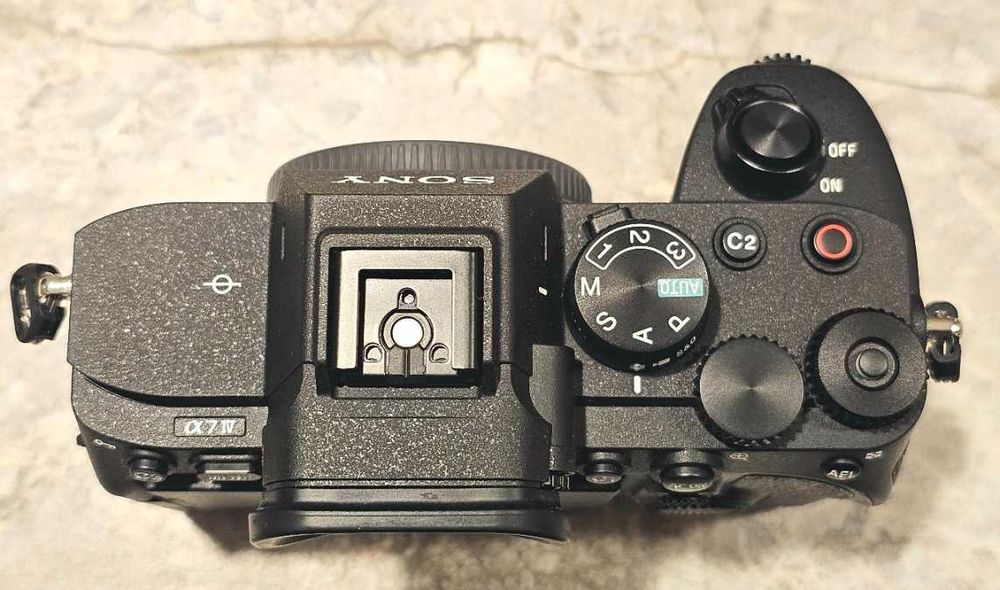 Sony A7 IV - 33MP, нисък пробег, състояние - като ново
Sony A7 IV – 3