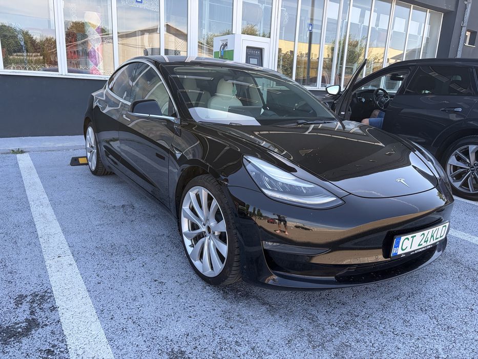 TESLA Model 3 2019 — imagine 2