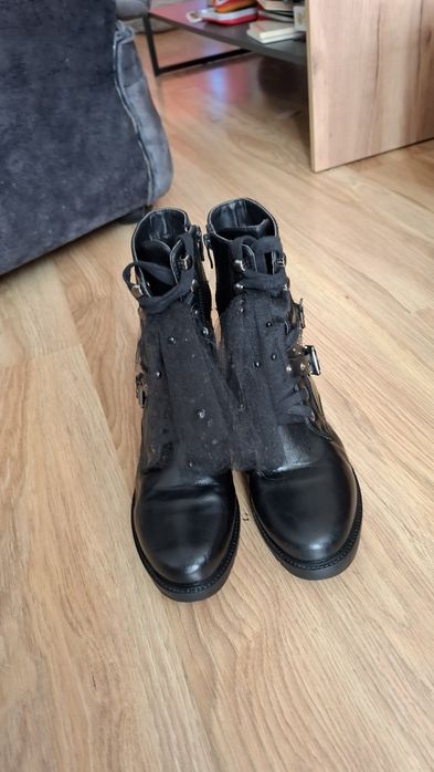 Черни боти с тюл