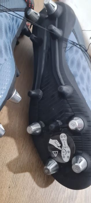 Adidași crampoane fier - Noi