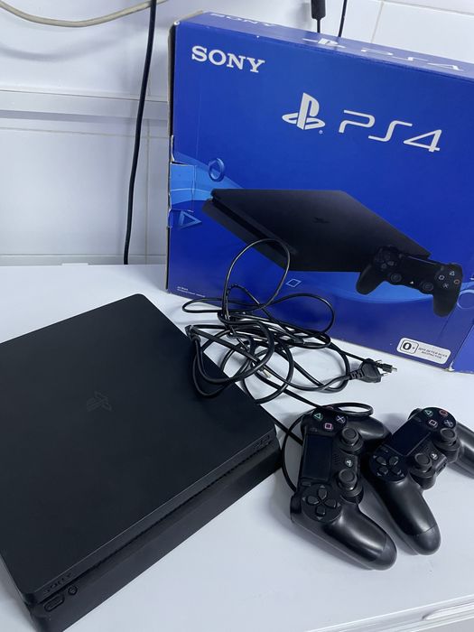 Игровая приставка (плэстейшн)