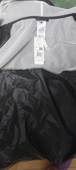 Vând geaca adidas