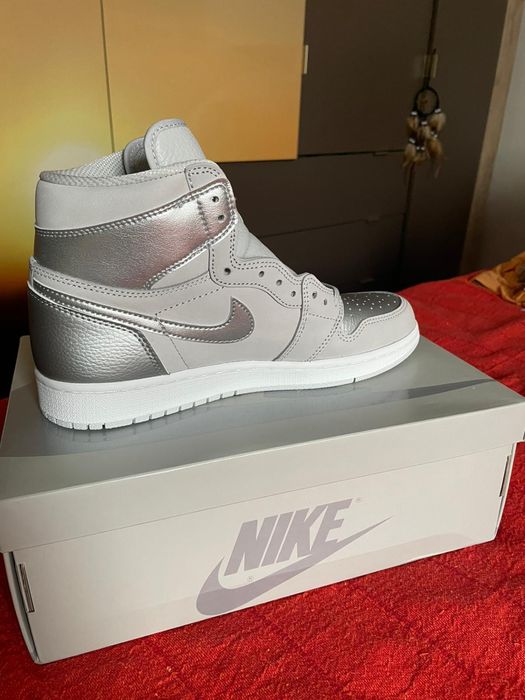 Air Jordan retro 1 High OG , jordan retro 5 “Burgundy” ,