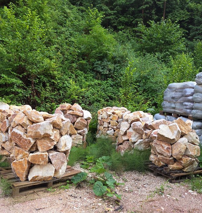 Piatra rotunjita thassos alb bolovani gradina  pasi Japanezi gri