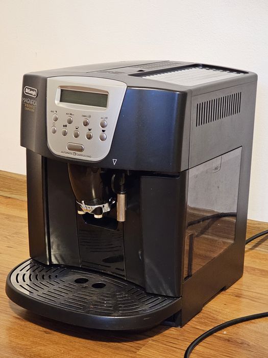 Espressoare automate cafea Jura și Delonghi