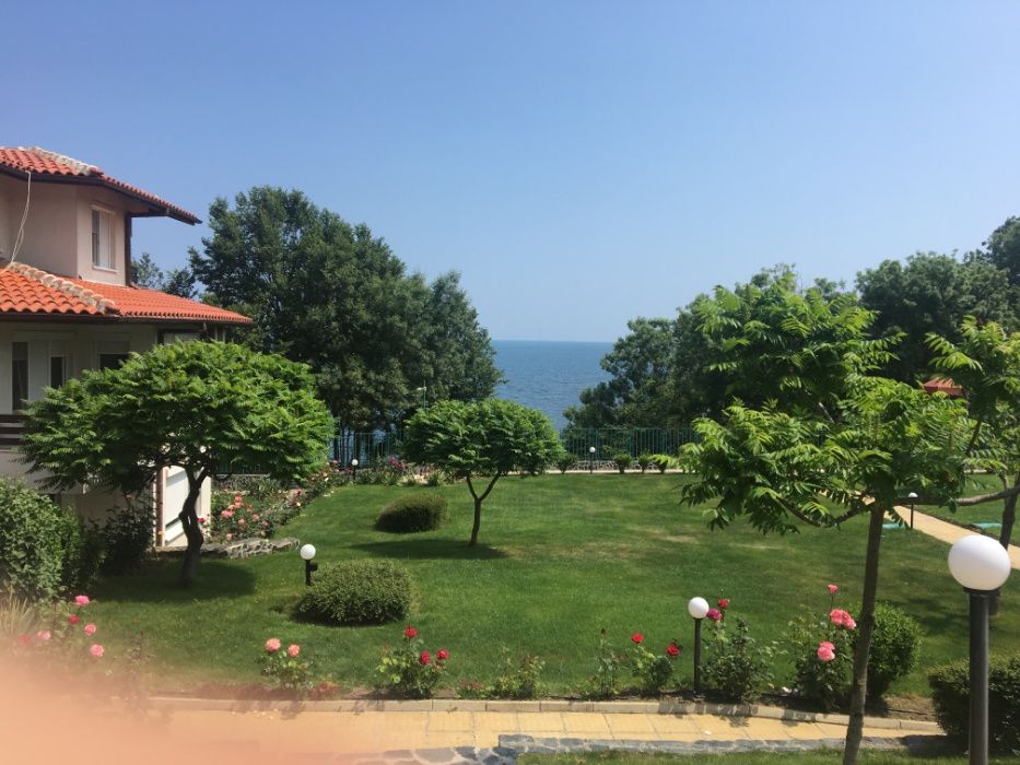 луксозен апартамент в Китен ,първа линия до морето