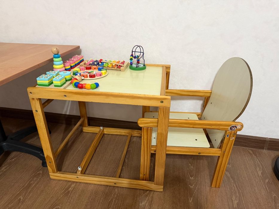 Продам детский стол 2в1 с игрушками