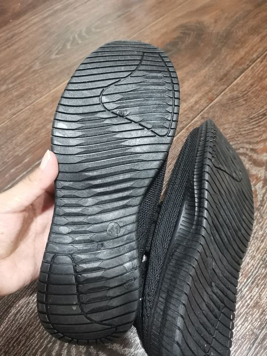 Кроссовки новые для мальчиков и для девочек можно