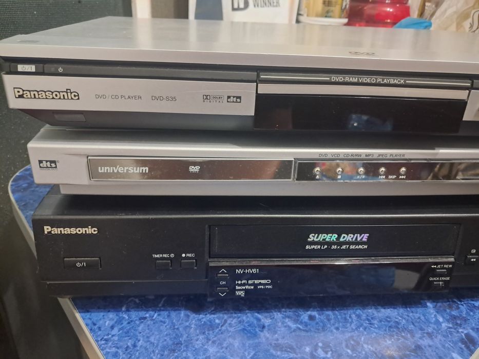 Vând trei aparate electronice pentru piese sau restaurare