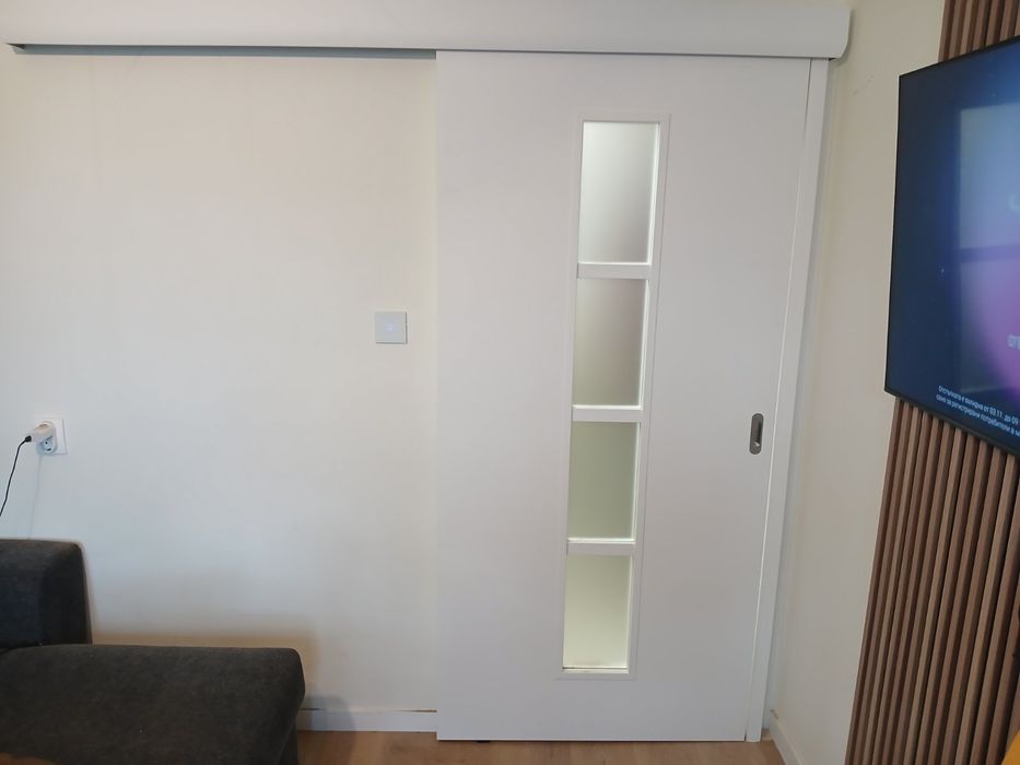 Предлагам монтаж на входни и интериорни врати. Експресен монтаж!