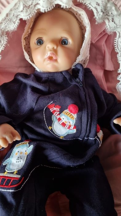 Pentru colectionari,pausa interactiva reborn ,artist Ashton D