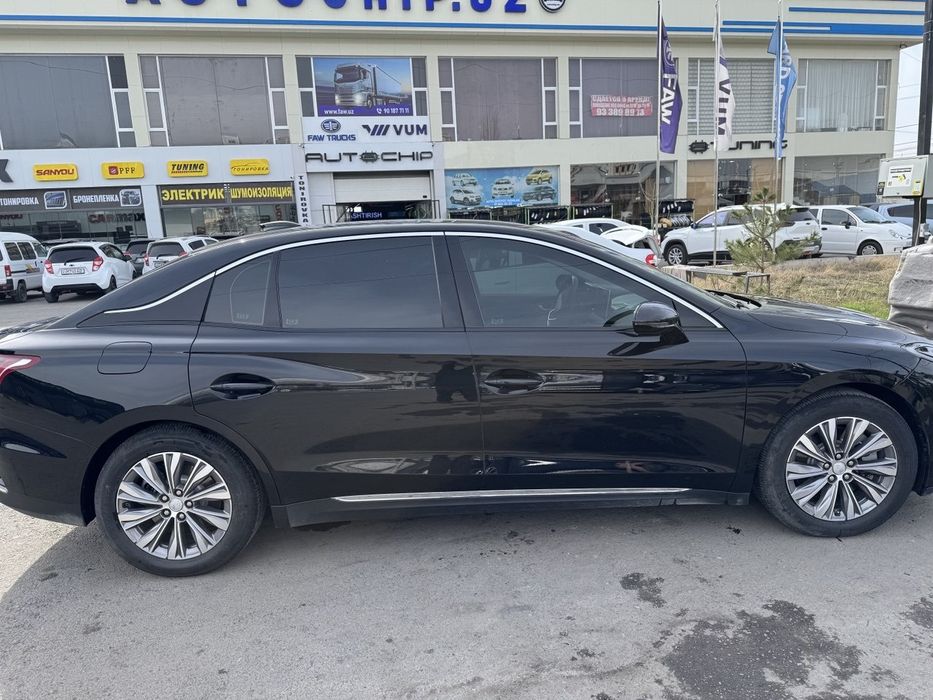 HONGQI E-QM5км 2024