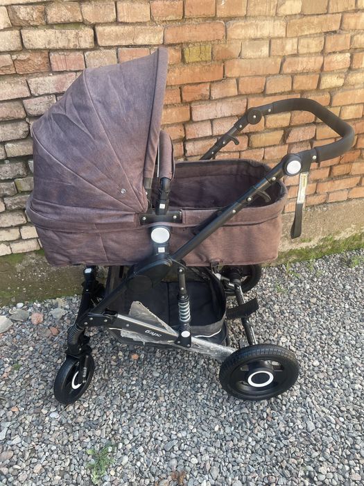 Velokolyaska va kolyaskalar sotiladi