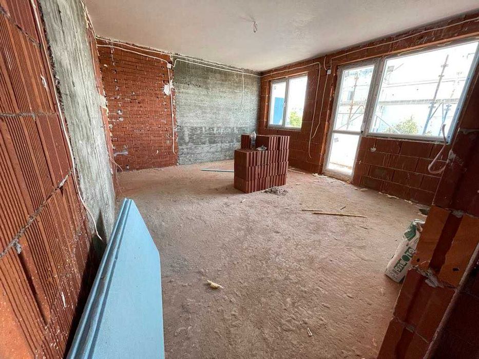 Продава се Тристаен апартамент в Шумен, Пазара - 92 кв.м за 1081 €/кв.м - Снимка #1