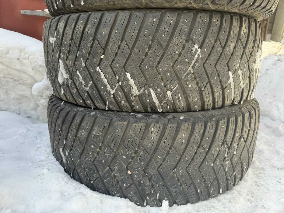 Зимние шины 265/65/17 Goodyear