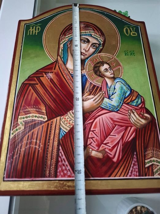 Икона рисувана върху дърво