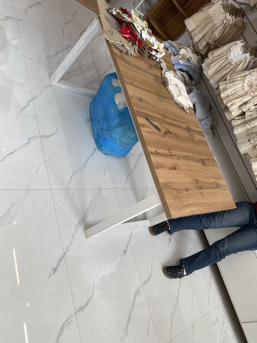 Мебель для магазина одежды