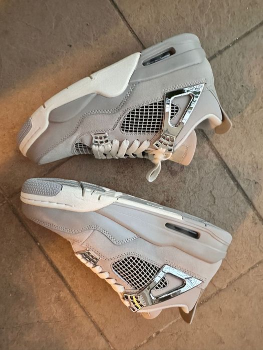 Jordan 4 Frozen Moments