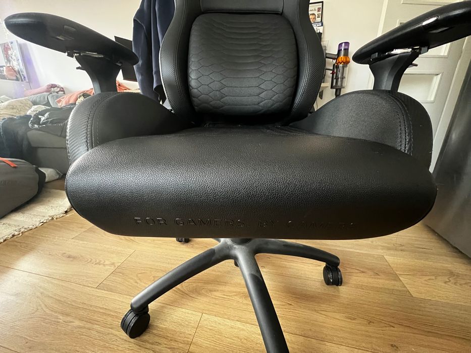 Геймърски стол Razer Iskur