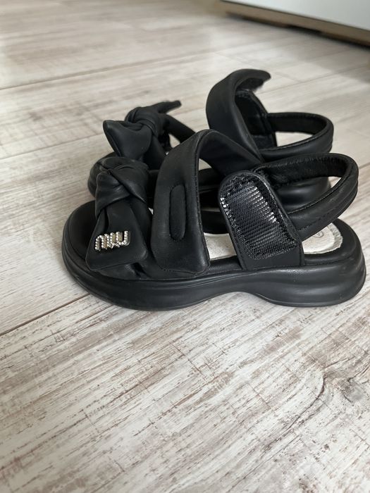 Детски черни сандали