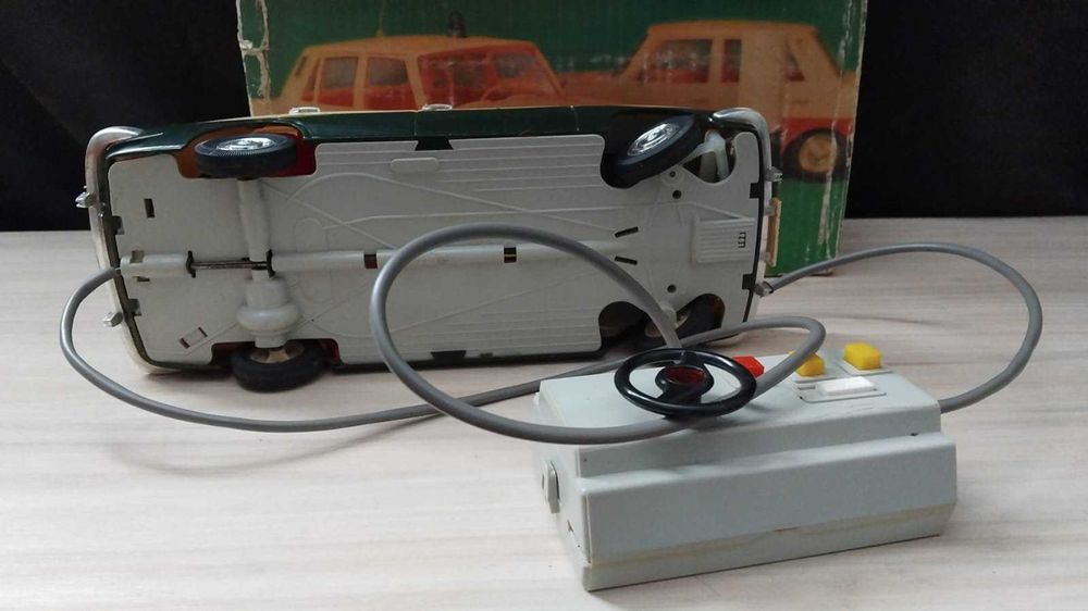 Стари играчки WARTBURG 353 DDR GDR PIKO ANKER 1/15