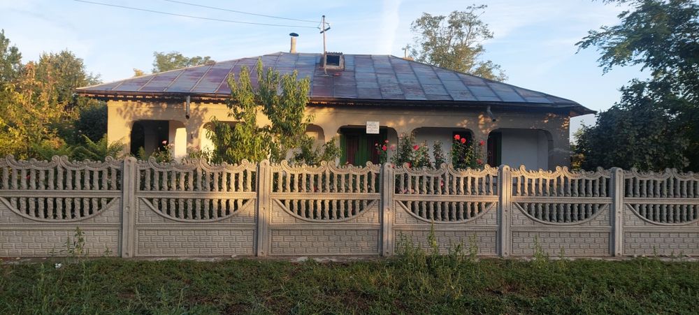 Casa locuibila cu 4600 mp teren in sat Dedulesti