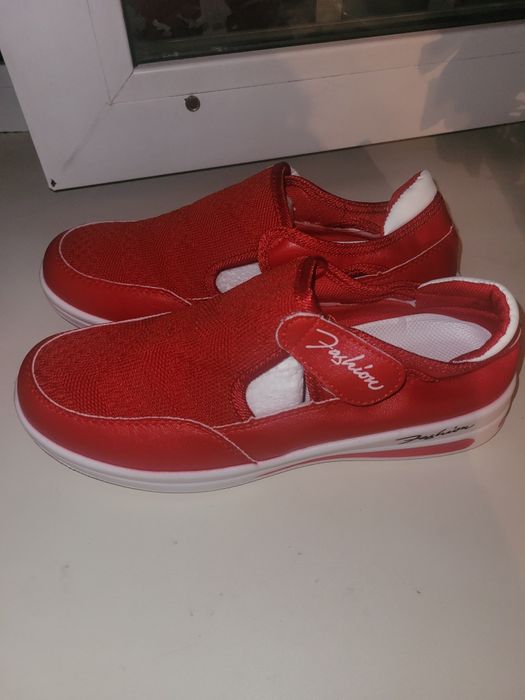 Продам кроссовки