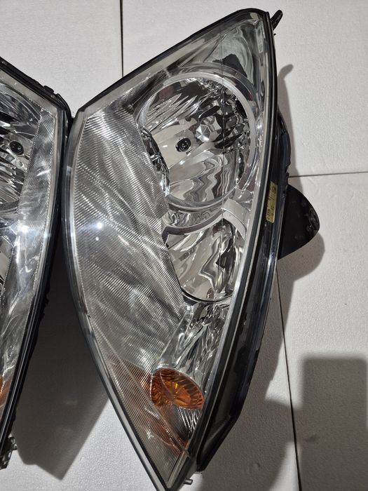 Ляв и Десен  Фар L и R  Форд Фокус/Ford Focus  2000--2004 година MK1