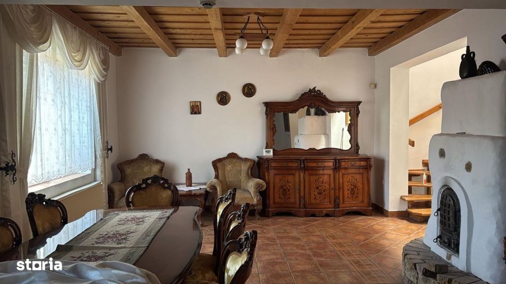 Casa spatioasa cu mansarda  zona Titulescu