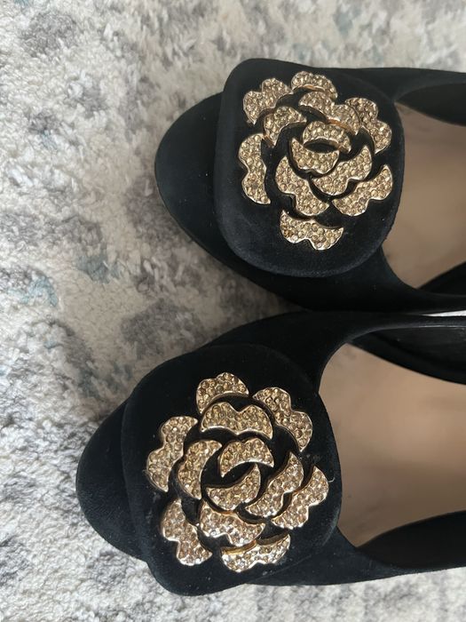 Продам замшевые туфли