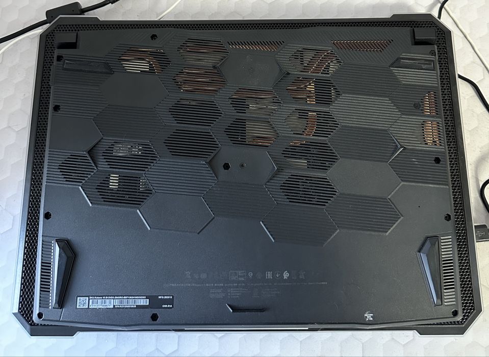 Laptop MSI Katana 15 + MOUSE + COOLER / 144hz, i7 13620h 4,9ghz si RTX 4050