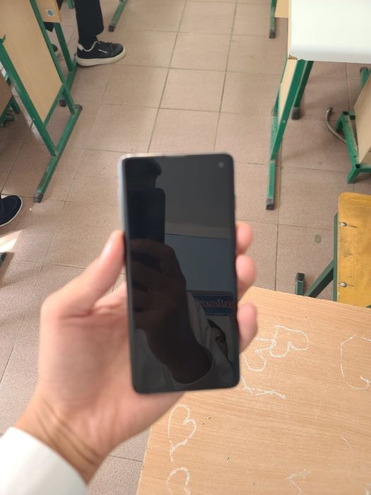 Samsung S10 qar dak yok holati 8/10  sarapinalari ba kelishiladi