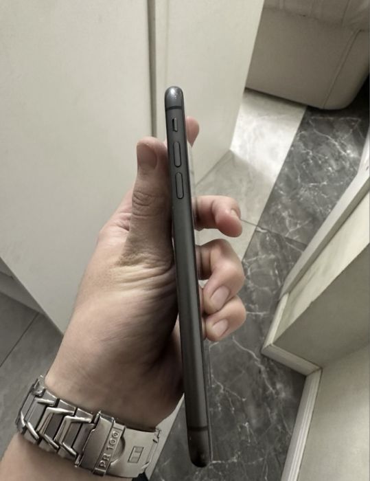 Продам айфон 11 срочно