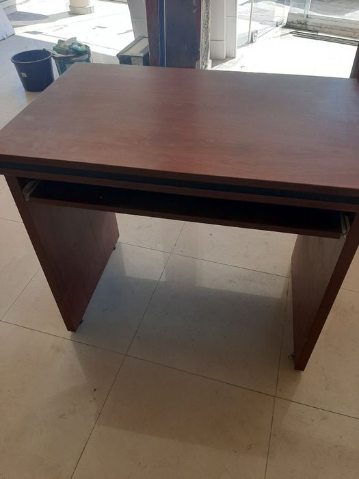 Офис мебели от четири части