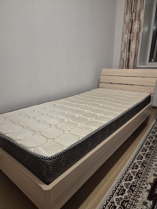 Продам Кровать с матрасом