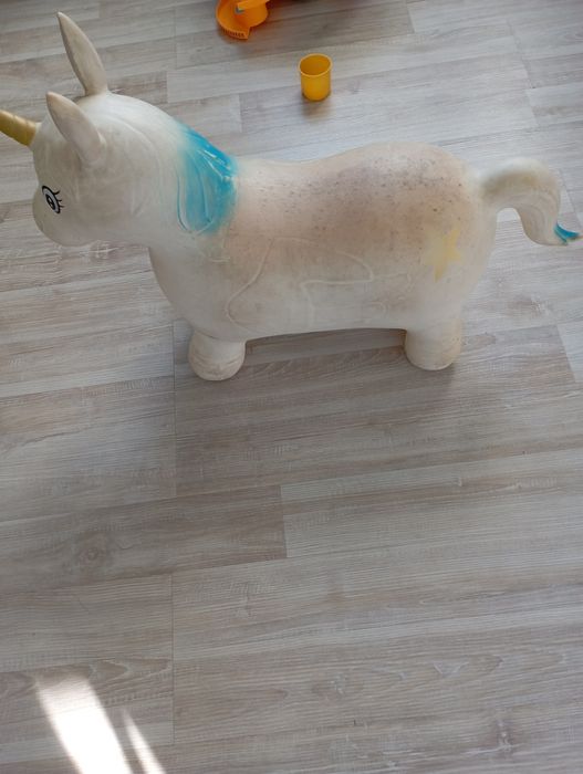 Еднорог за скачане