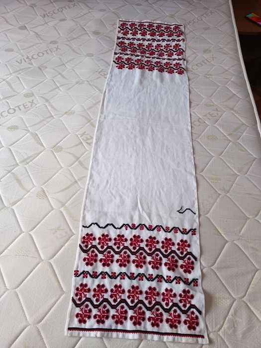 Vând stergare tradiționale cusute manua 4 bucăți l