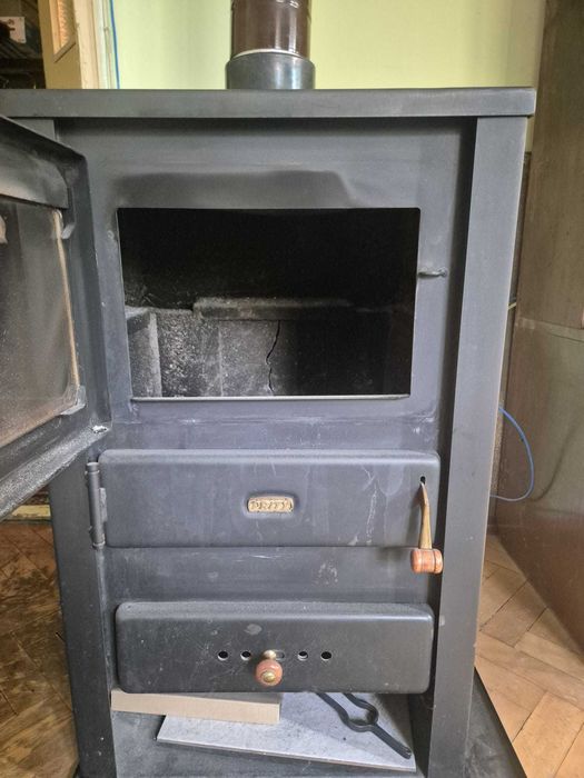 Камина на дърва Prity с кюнци.