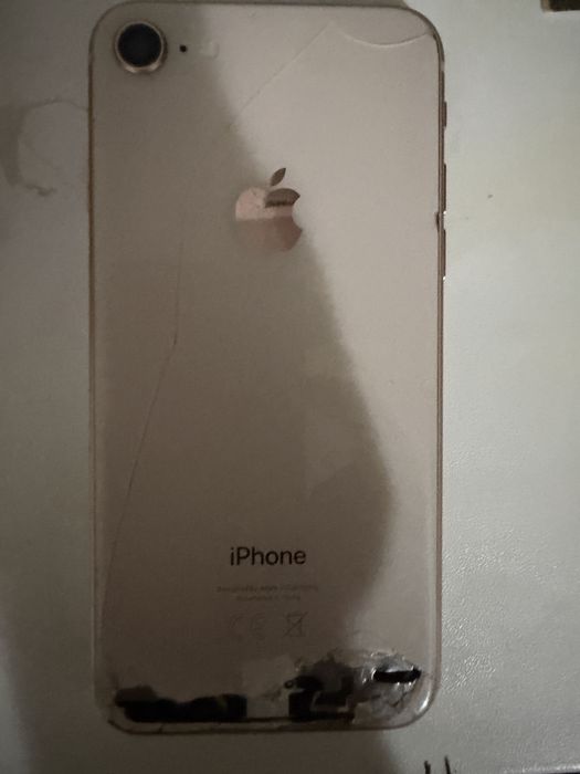 Продам iPhone 8