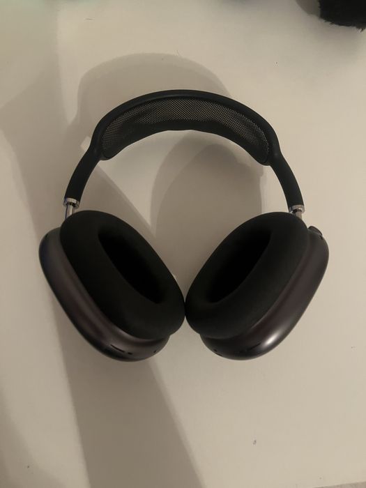 AirPods Max в хорошем состояний