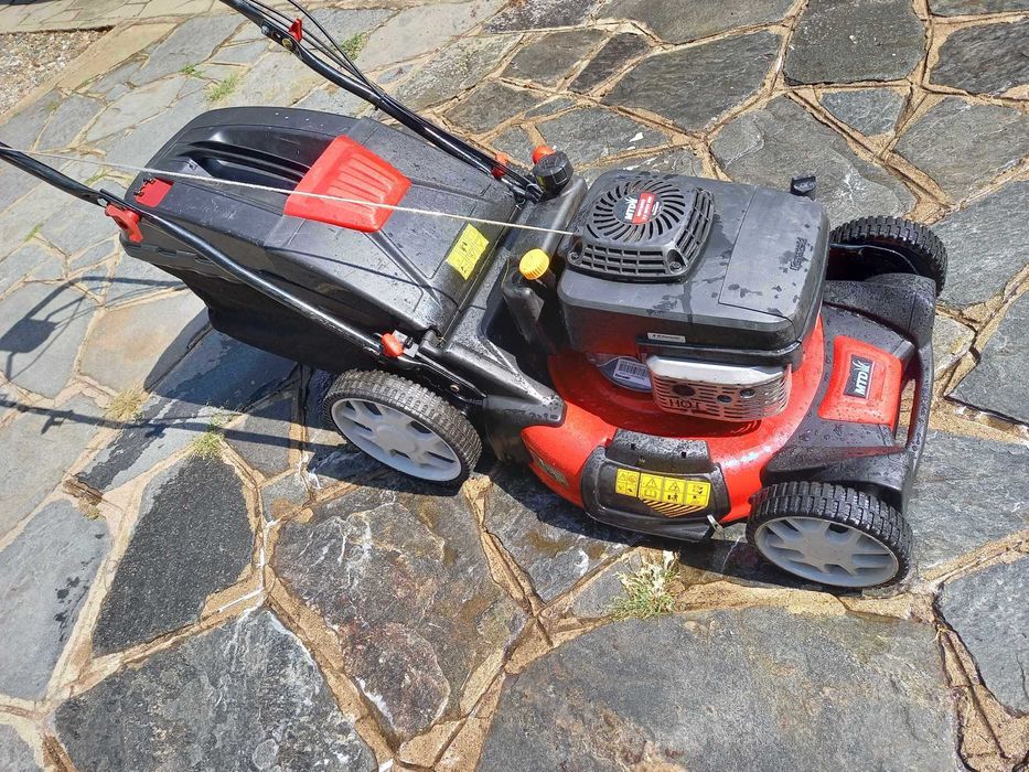 бензинова косачка със самоход