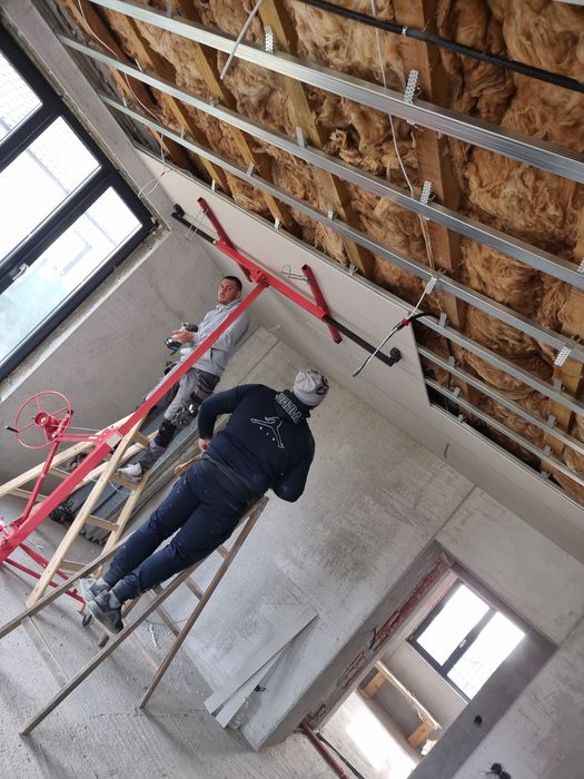 Executăm ..sapă si tencuială mecanizată.