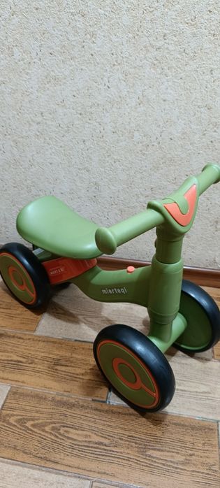 Продам беговел 10000