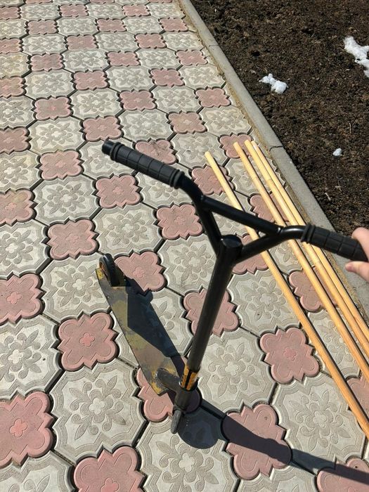 Продается самокат трюковой