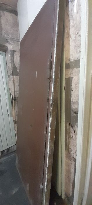 Эшик сотилади. Продаётся двери