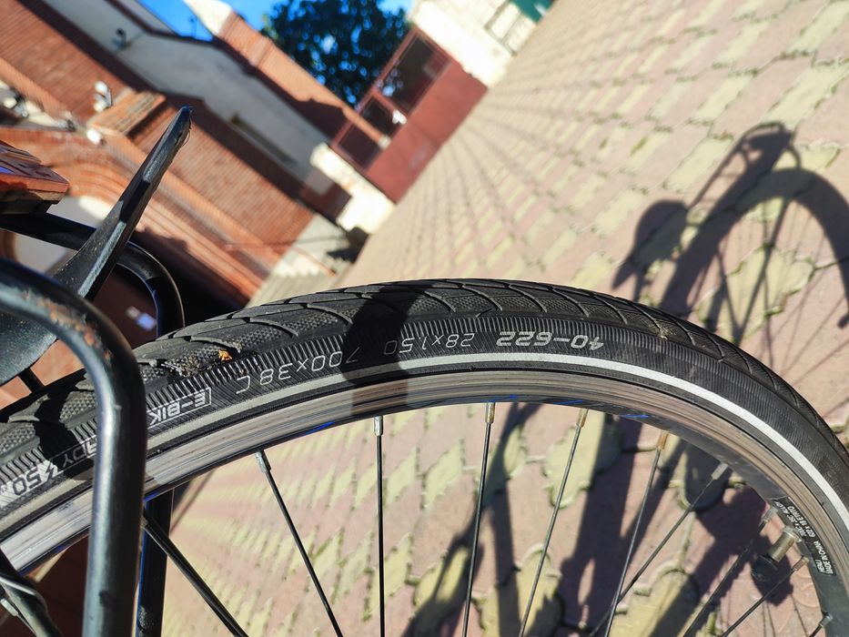 Bună ziua aș vrea să vând bicicleta asta a costat 800 RON și îl vând la 600 Lei detalii la numărul de telefon afișat 0774334510 se aduce la voi acasă