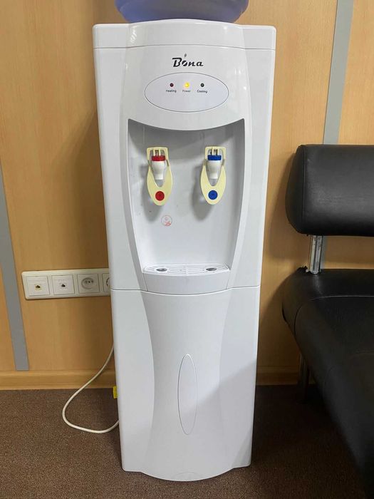 Кулер, диспенсер для воды